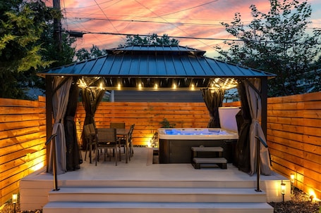 Terrace/patio. Hot Tub & Gym in the Heart of KC