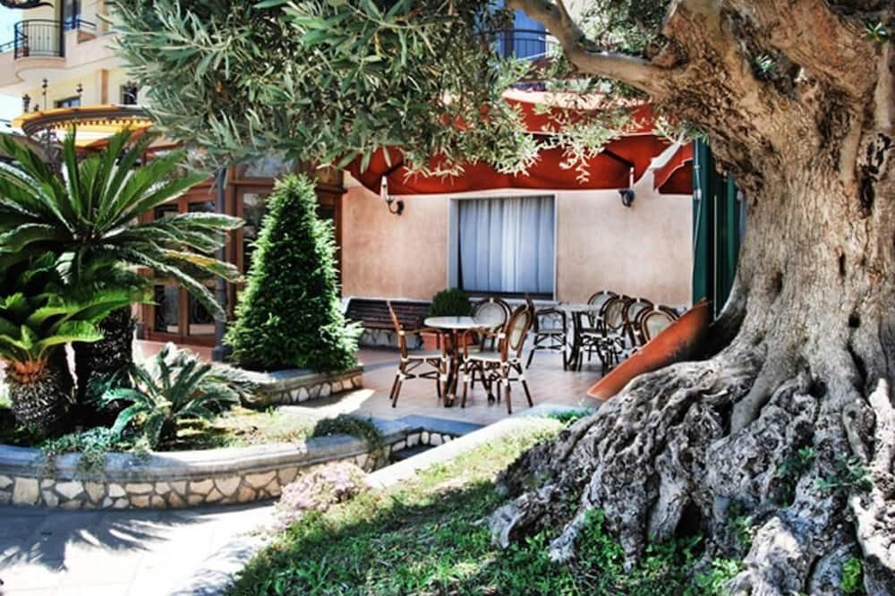 HOTEL LA FAYETTE LICOLA