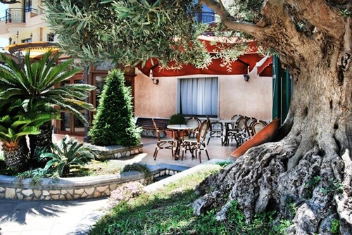 HOTEL LA FAYETTE LICOLA