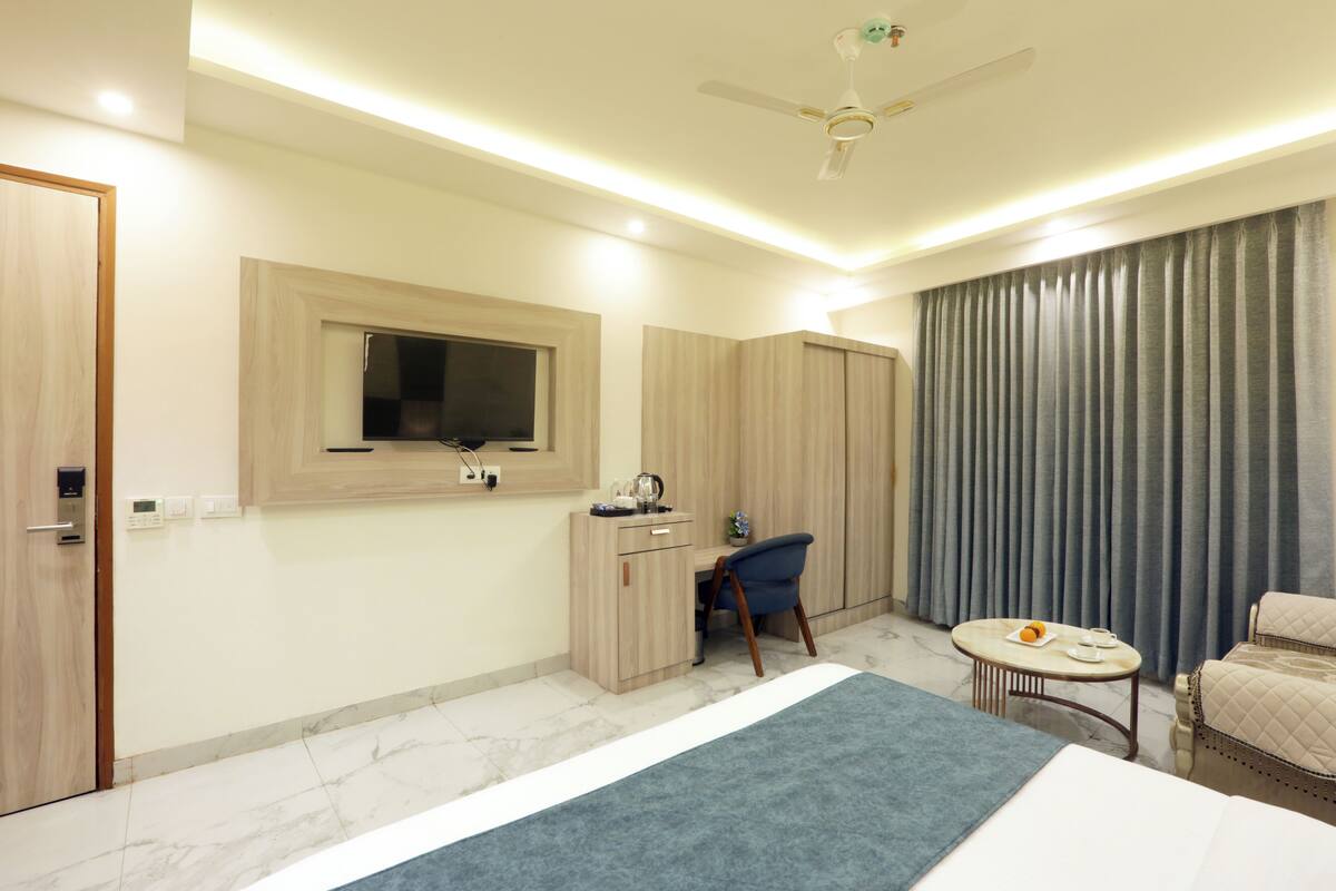 Classic Double Room, City View | Iron/ironing board, free WiFi