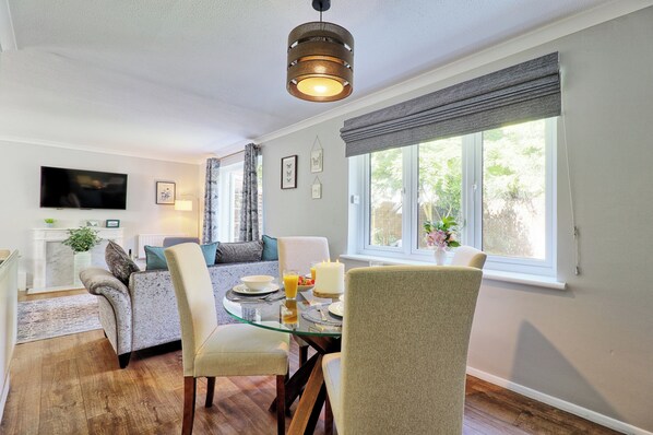 Interior - Tranquil Garden Retreat in Buckhurst Hill (Buckhurst Hill)