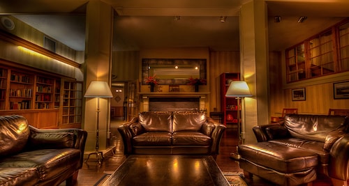 Charming Mountain Hideaway | Relax in Comfort Surrounded by Scenic Views