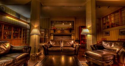 Charming Mountain Hideaway | Relax in Comfort Surrounded by Scenic Views