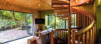The Treehouse - soak in the private hot spa pool under the stars!