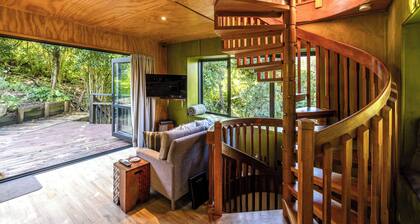 The Treehouse - soak in the private hot spa pool under the stars!
