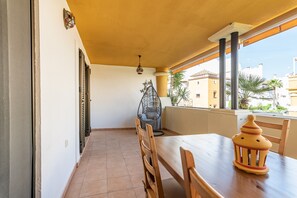 Apartment | Outdoor dining