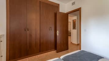 Apartment | 2 bedrooms, iron/ironing board