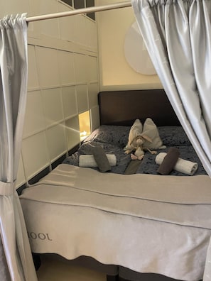 1 chambre, fer et planche à repasser, Wi-Fi, draps fournis