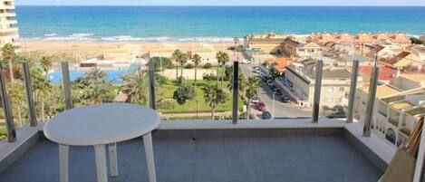 Apartment | Outdoor dining