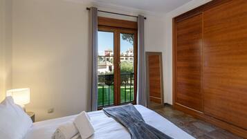 Apartment | 3 bedrooms, iron/ironing board