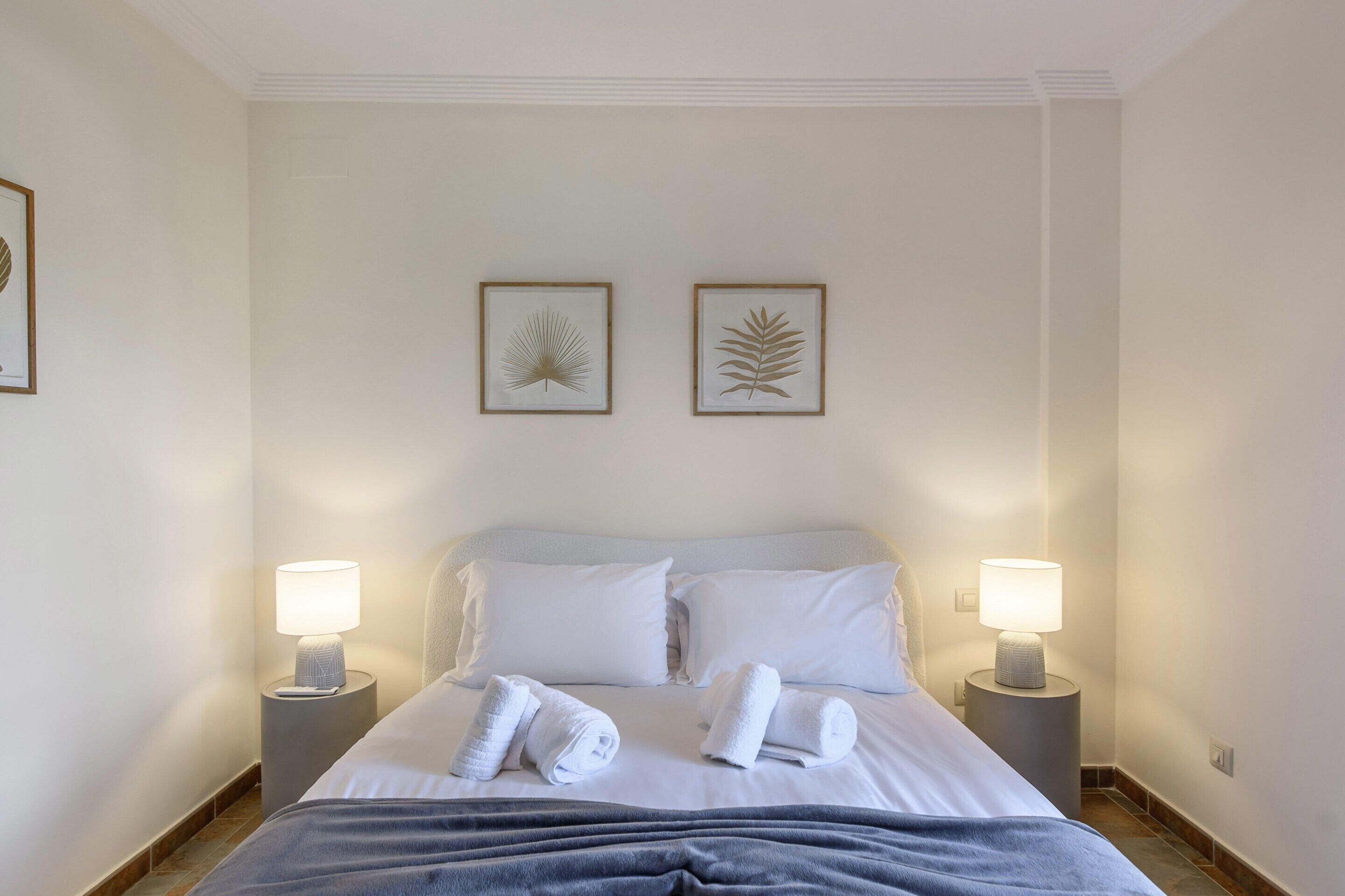 3 habitaciones y tabla de planchar con plancha 