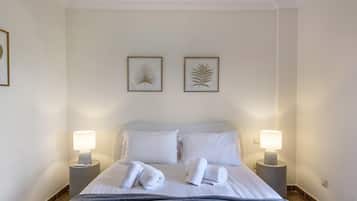 3 habitaciones y tabla de planchar con plancha