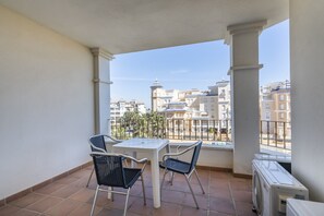 Apartment | Outdoor dining