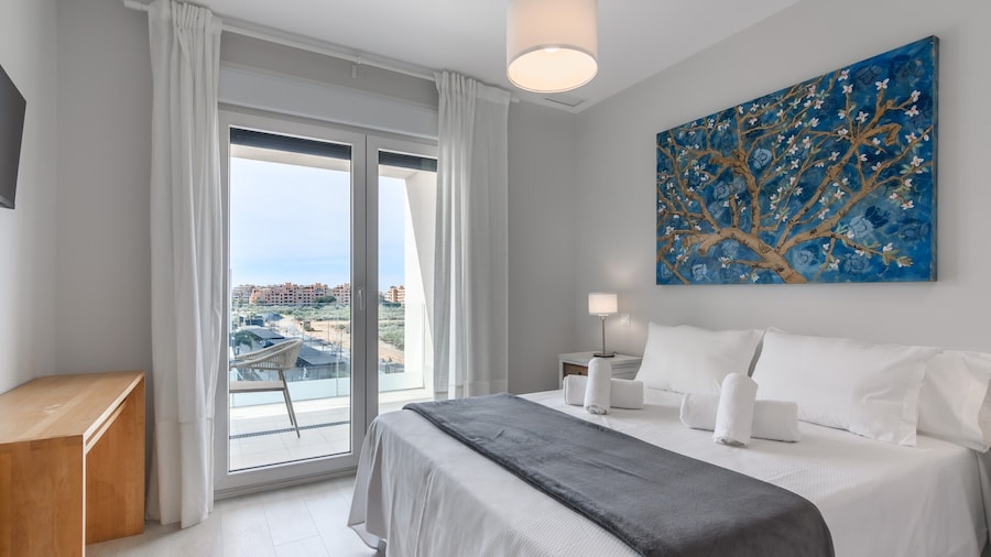 Elegant Home by Haraganes Beach