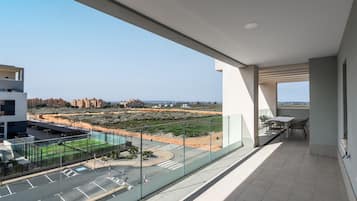 Apartment | Outdoor dining