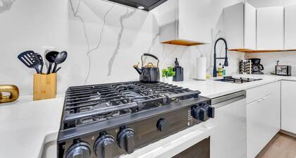 Queen City Flat - Modern Stay