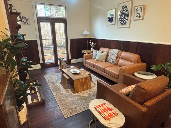 Living area - Pawfect Retreat – 3Bed, Dog Lovers’ Luxe Heritage Home,5 minutes to town! (Bridgetown)