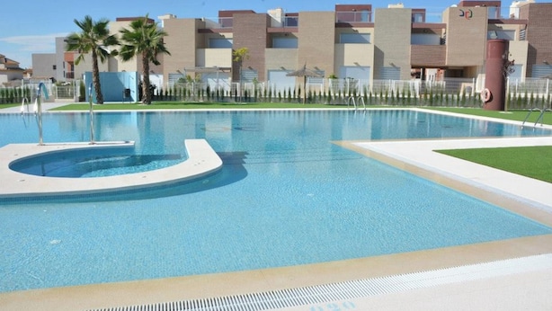 حمام سباحة