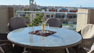 Apartment | Outdoor dining