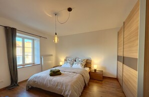 Iron/ironing board, travel cot, free WiFi, bed sheets