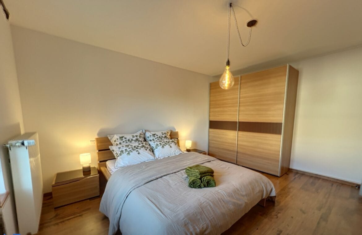 3 soverom, strykejern/-brett, reiseseng for barn og wi-fi (inkludert)