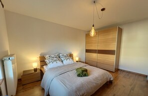 3 chambres, fer et planche à repasser, lit parapluie, Wi-Fi gratuit