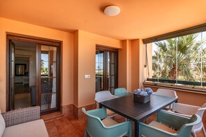 Outdoor dining - Apartment Near Isla Canela Beach (Ayamonte)