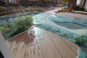 Apartment | Exterior - Beachside Apartment in Torrevieja (Torrevieja)