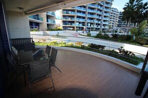 Apartment | Outdoor dining