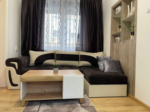 Cozy & Stylish Townhouse in Central Niš w/ 2BR • WiFi • AC