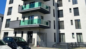 Unclassified image, 3 of 8, button - MintLoft N32 (Iași)