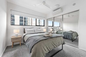 2 bedrooms, iron/ironing board, travel cot, free WiFi