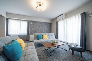 Living area - Within walking distance of Susukino Accommodates  / Sapporo Hokkaidō (Sapporo)