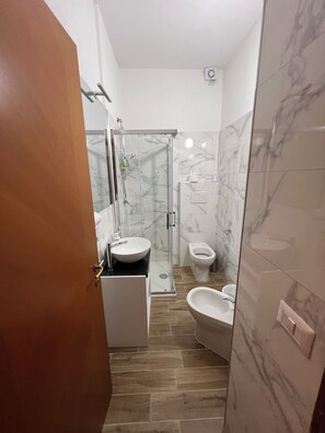 Shower, hair dryer, bidet, towels - B&b house Lamanna Room No. 6 (Torretta)