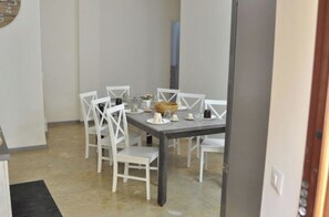 Dining - BIG HOUSE COLOSSEO, Holiday House in the heart of Rome (Roma)