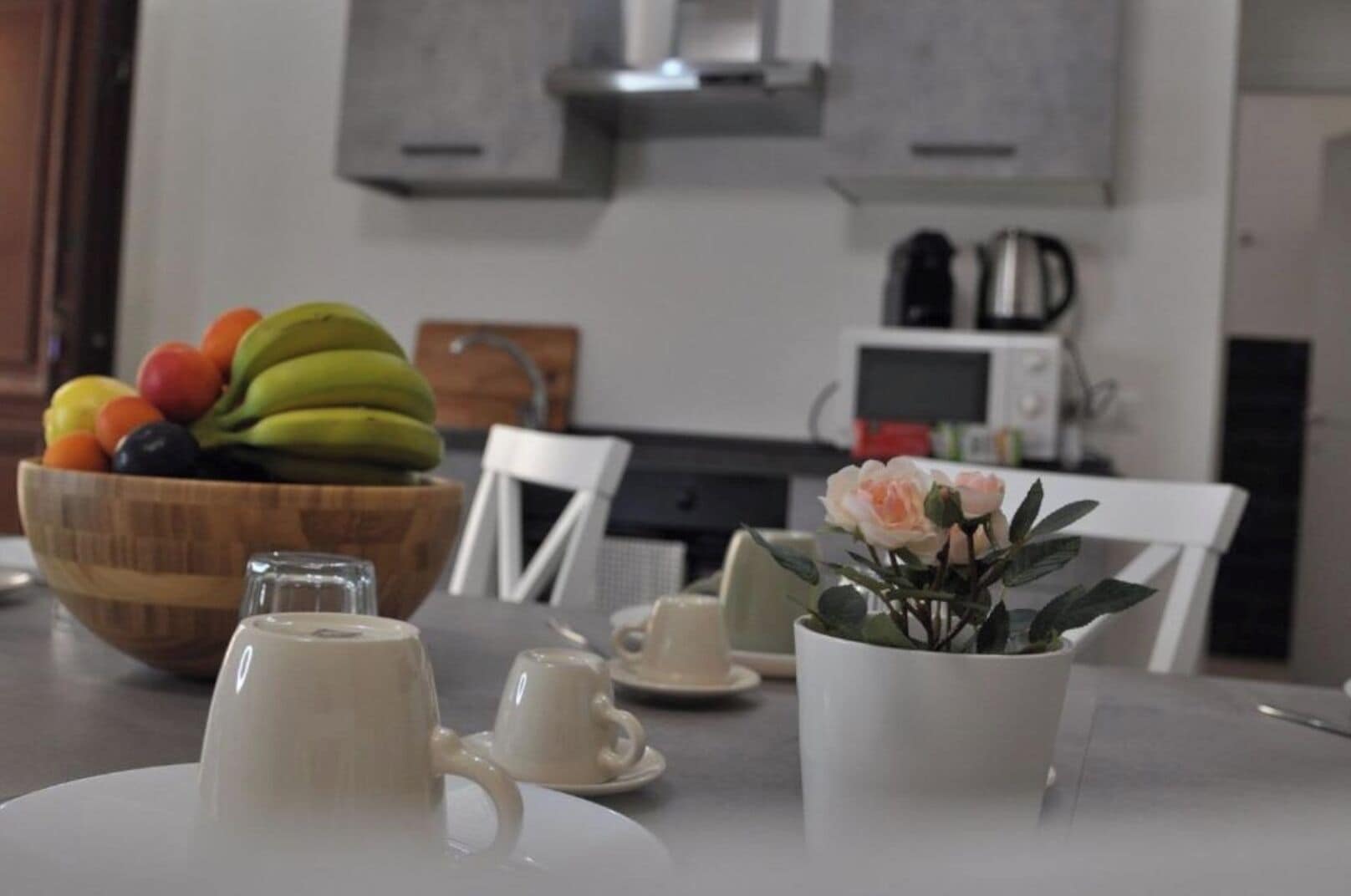 Coffee/tea maker, fridge, microwave, stovetop