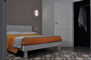 3 bedrooms, iron/ironing board, travel cot, free WiFi