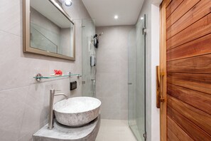 Shower, free toiletries, towels, soap