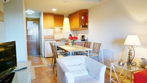 Apartment | Dining - Bright Apartment With Pool Access (Ayamonte)