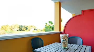 Apartment | Outdoor dining
