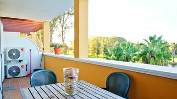 Apartment | Outdoor dining