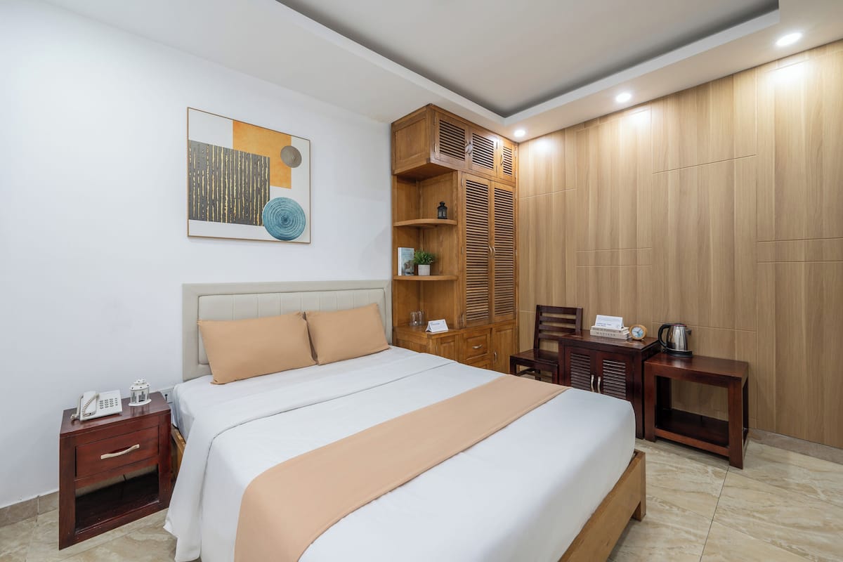 Standard Double Room | Meja, Wi-fi percuma