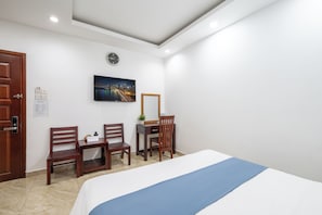 Superior Double Room | Meja, Wi-fi percuma