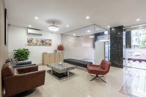 Lobby sitting area - Cozrum - New Sun Hotel (Ho Chi Minh)