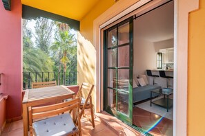 Apartment | Outdoor dining