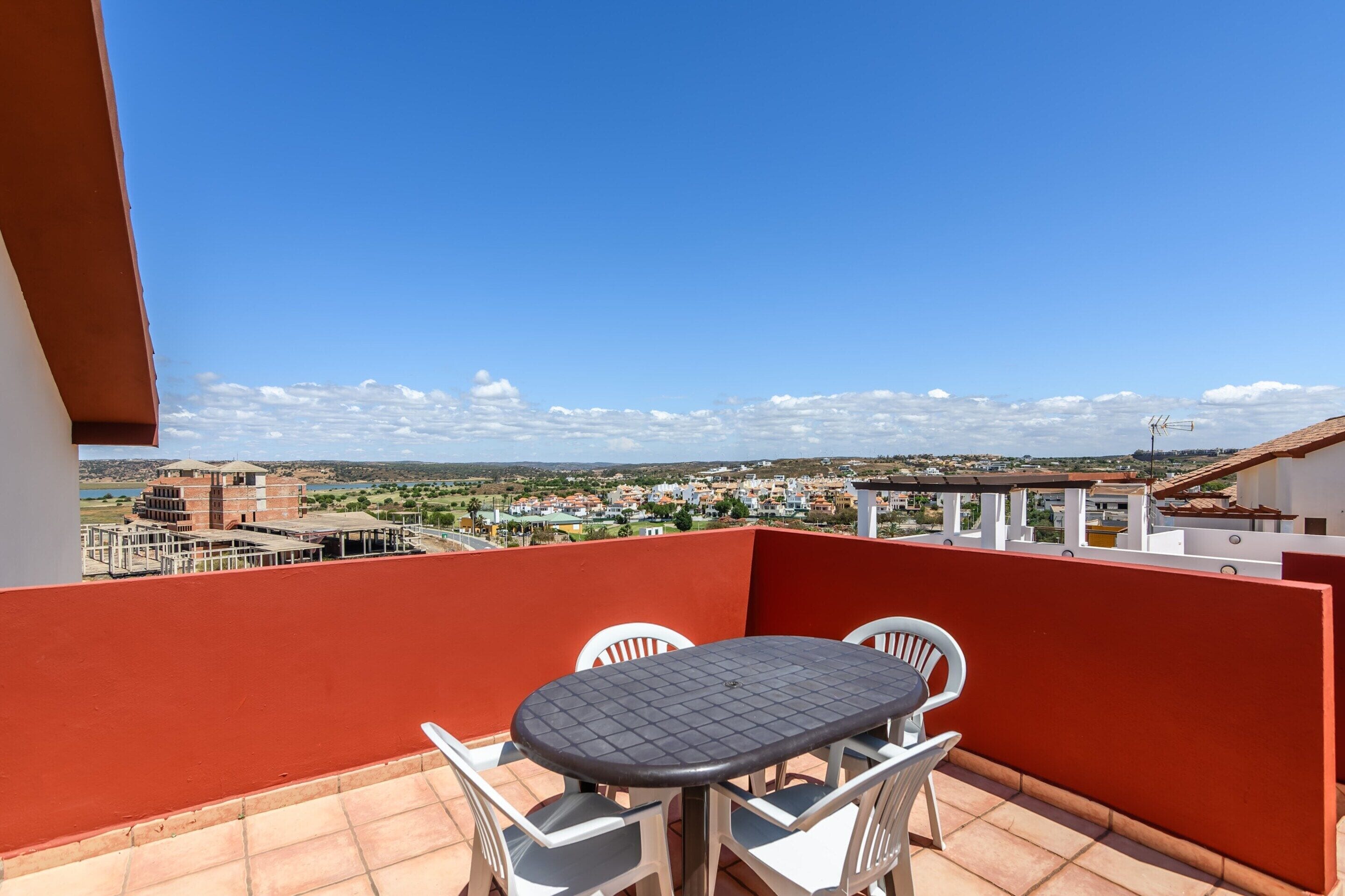 Apartment | Outdoor dining