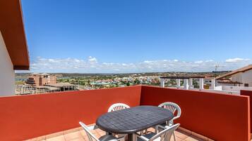 Apartment | Outdoor dining