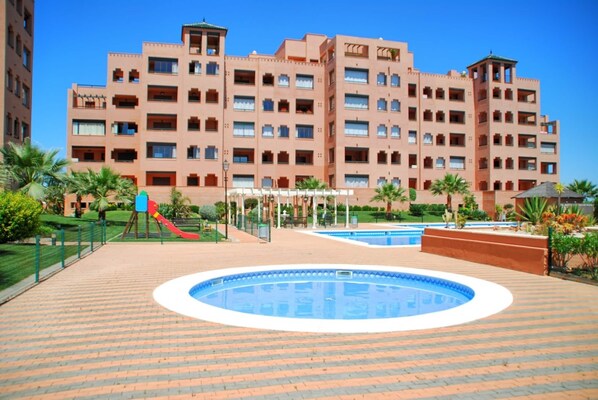 Apartment | Pool | Outdoor pool
