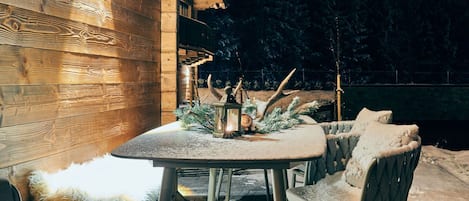 Outdoor dining