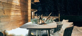 Nice apartment in villa for 6 guests with WIFI, A/C, TV, terrace and pets allowed